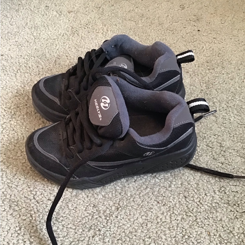Boys Size 3 Heelys Barely Worn